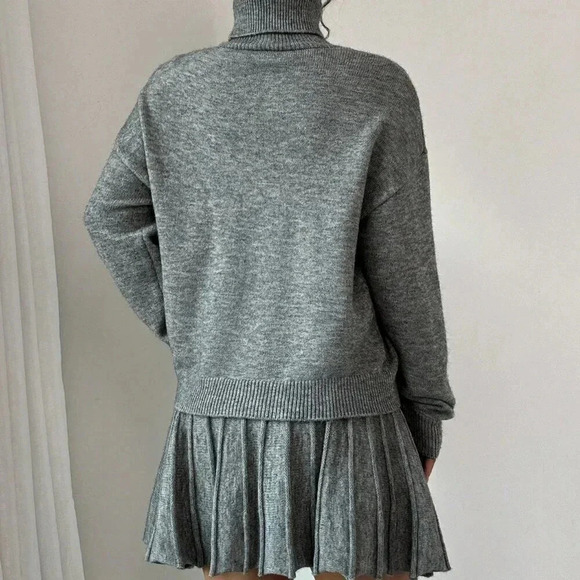 Grey Casual Women's Solid Color Loose Pleated Skirt And Turtleneck Sweater Suit - Picture 2 of 5